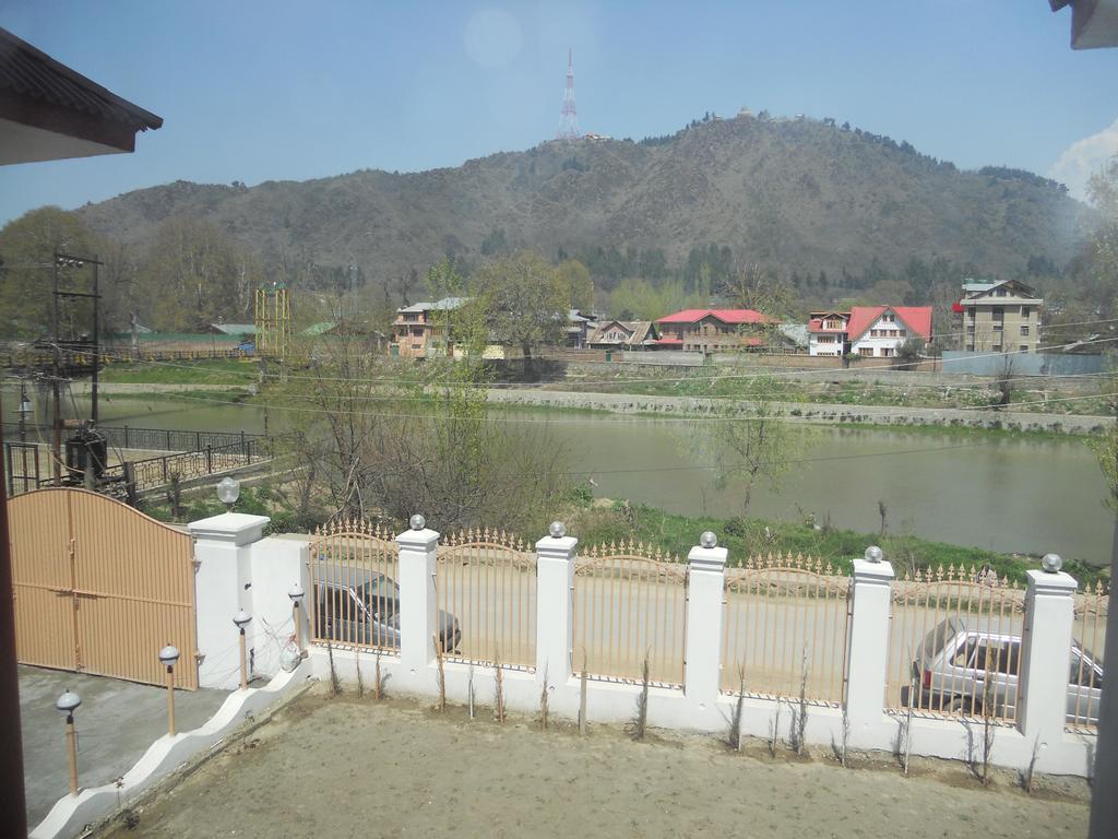 Hotel Royale Jannat Srīnagar Exterior foto